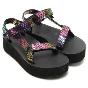 Teva Flatform Iridescent “mermaid” Sandals!